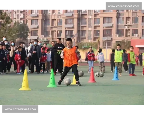 快乐绿茵亲子时光,共享足球运动的欢乐与成长 快乐绿茵亲子时光,共享足球运动的欢乐与成长